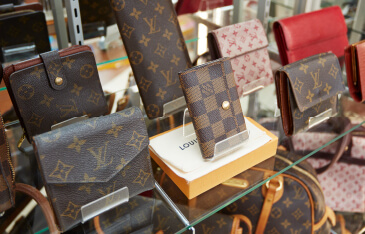 ブランド品売場